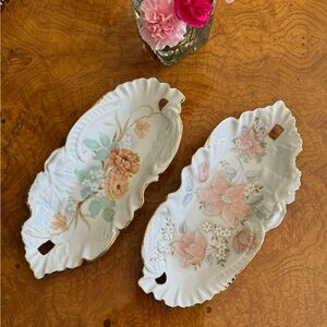 2 china trays